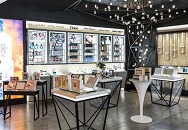 合肥化妝品店裝修展柜怎么選？這樣設(shè)計(jì)太貼心了